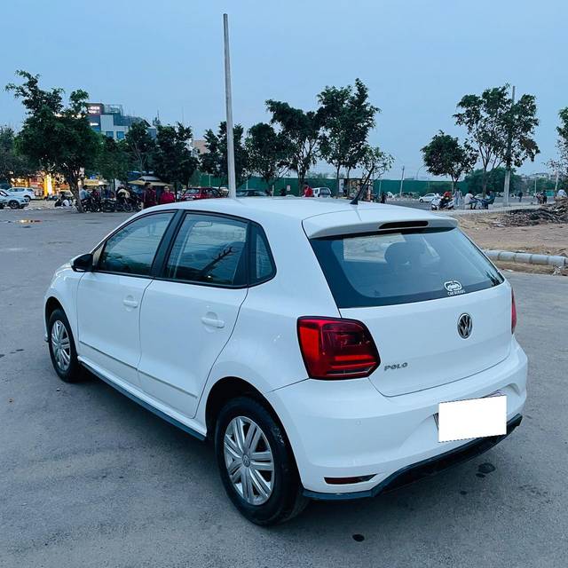 https://images10.gaadi.com/usedcar_image/4260003/original/processed_41e9e93638a0a6228add6a24df051c02.jpg?imwidth=6401