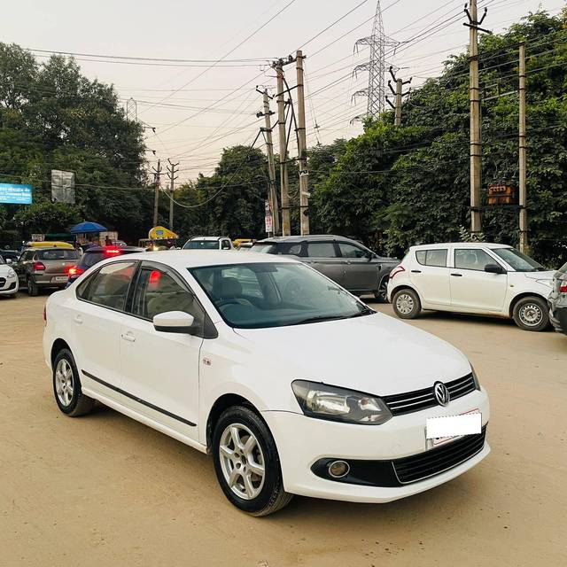 https://images10.gaadi.com/usedcar_image/4260006/original/processed_09d8f0dbf2288a7373b66693417b4f2f.jpg?imwidth=6400