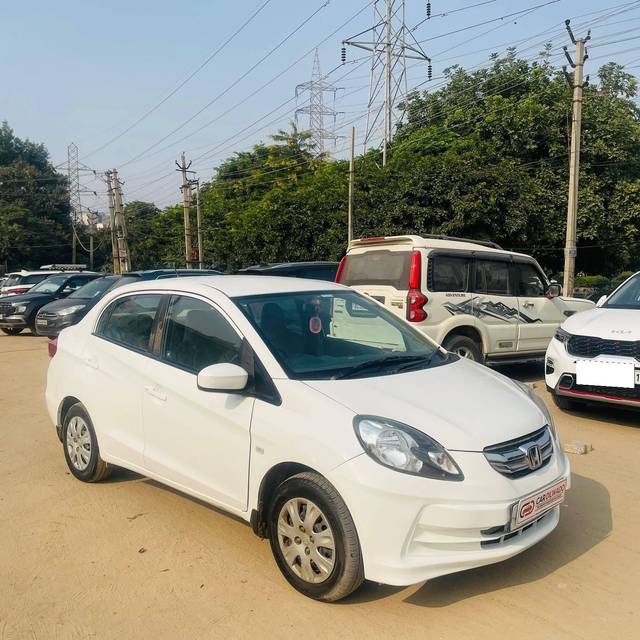 https://images10.gaadi.com/usedcar_image/4260008/original/processed_dd2291b93c21529401c403a33195868e.jpg?imwidth=6400