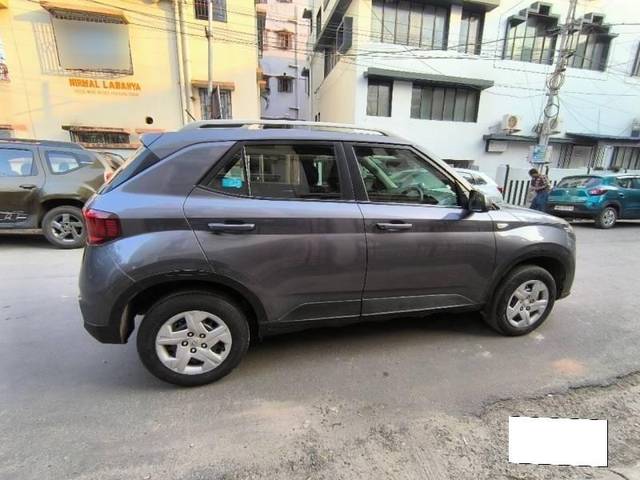 https://images10.gaadi.com/usedcar_image/4260018/original/processed_20fff8ecd96c2c062adf142301e2d797.jpg?imwidth=6401