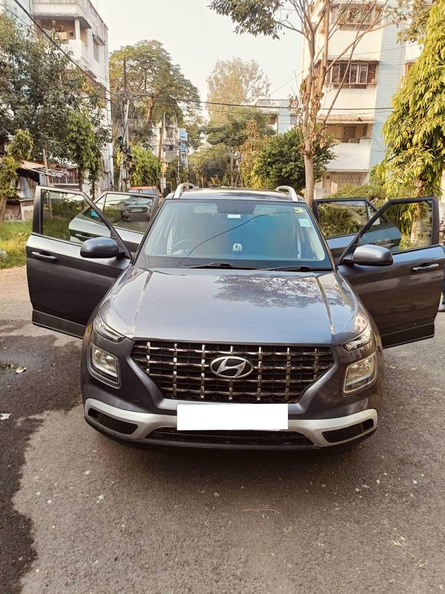 https://images10.gaadi.com/usedcar_image/4260018/original/processed_db63b84156eff762df6f2fee8387771c.jpg?imwidth=6400