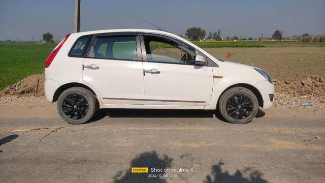 https://images10.gaadi.com/usedcar_image/4260071/original/processed_dd43c832-2e9d-4c61-a1ef-11b803b87497.jpg?imwidth=6402