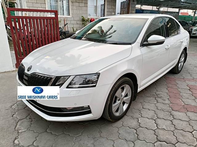 https://images10.gaadi.com/usedcar_image/4260086/original/processed_88c78860156f269189a8dd94052449a7.jpeg?imwidth=6402