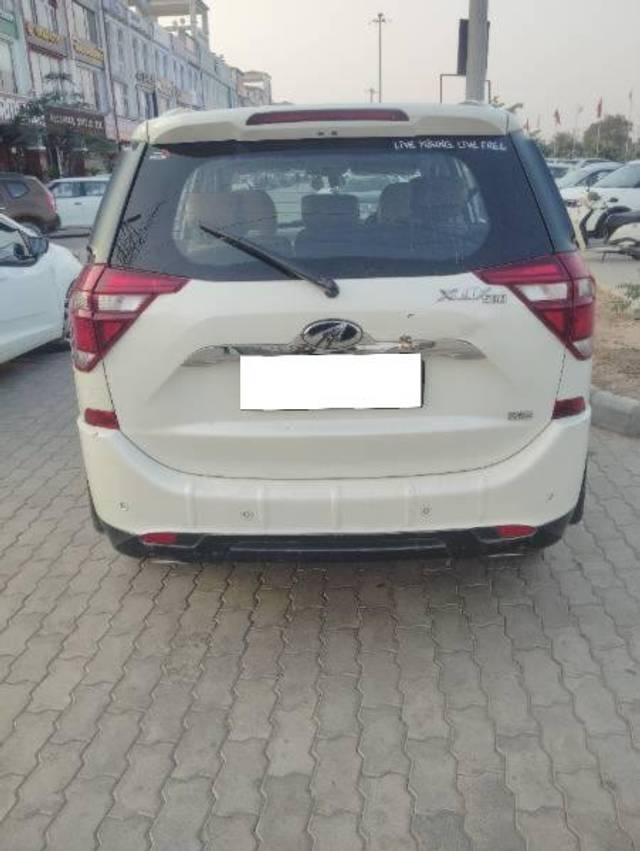 https://images10.gaadi.com/usedcar_image/4260090/original/processed_6f2ff339-e623-4df1-9d3e-8f6fb699f846.jpg?imwidth=6401