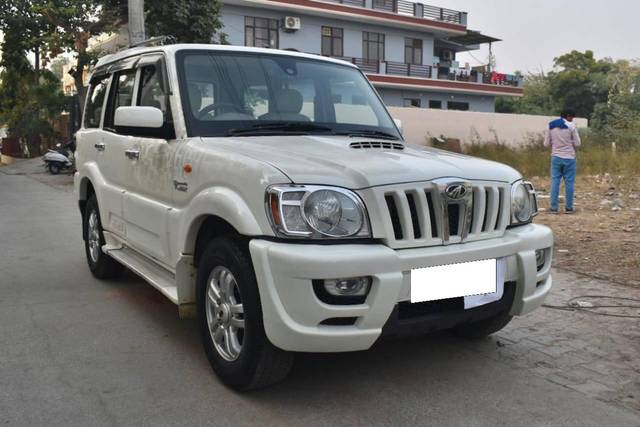 https://images10.gaadi.com/usedcar_image/4260228/original/processed_d7b9b6becc5490515b2662e099796638.jpg?imwidth=6400