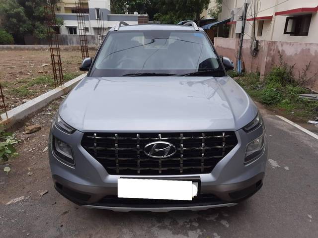 https://images10.gaadi.com/usedcar_image/4260239/original/processed_e5624fa561cbdb8cbddbc0dd6c59a09b.jpg?imwidth=6400