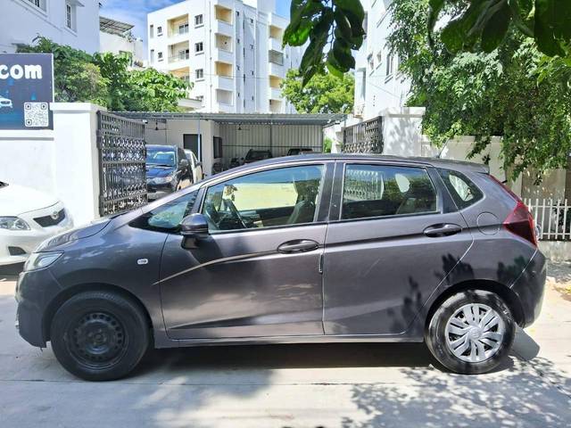 https://images10.gaadi.com/usedcar_image/4260546/original/processed_af7592bc1839b3015210729184591c1c.jpg?imwidth=6402