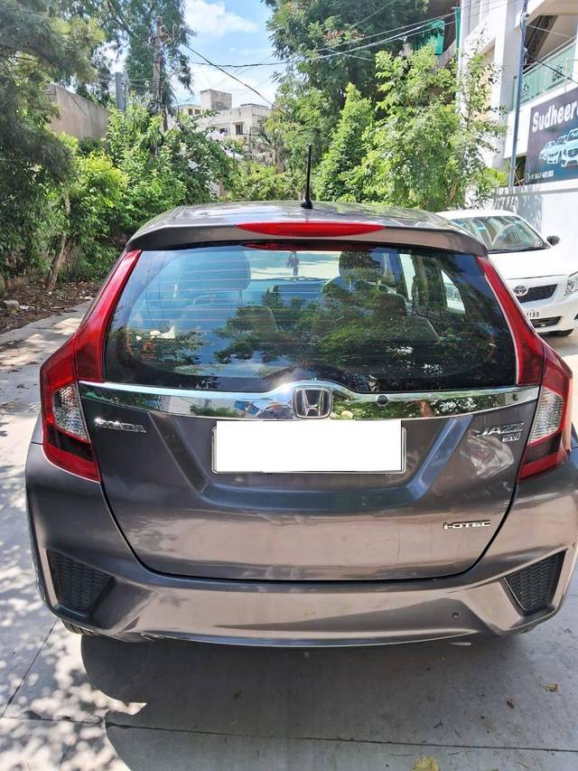 https://images10.gaadi.com/usedcar_image/4260546/original/processed_c8bca8c708994309206470c4e9b57ed5.jpg?imwidth=6401