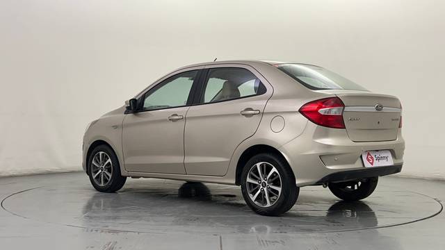 https://images10.gaadi.com/usedcar_image/4260715/original/c6ab27c503494a4f718faa0bce1e11a2.JPG?imwidth=6400