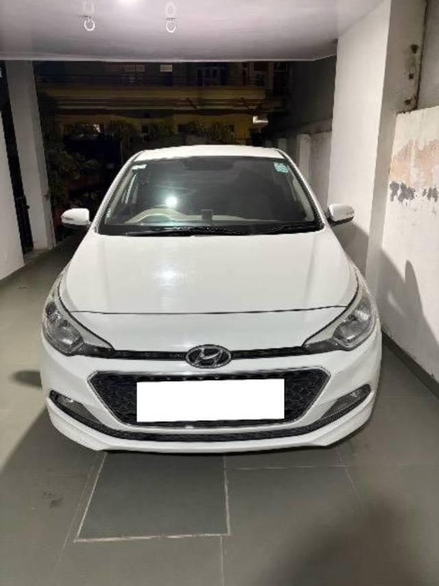 https://images10.gaadi.com/usedcar_image/4260810/original/processed_68f9943c-8eae-4262-b307-fcca58e3bbbe.jpeg?imwidth=6400