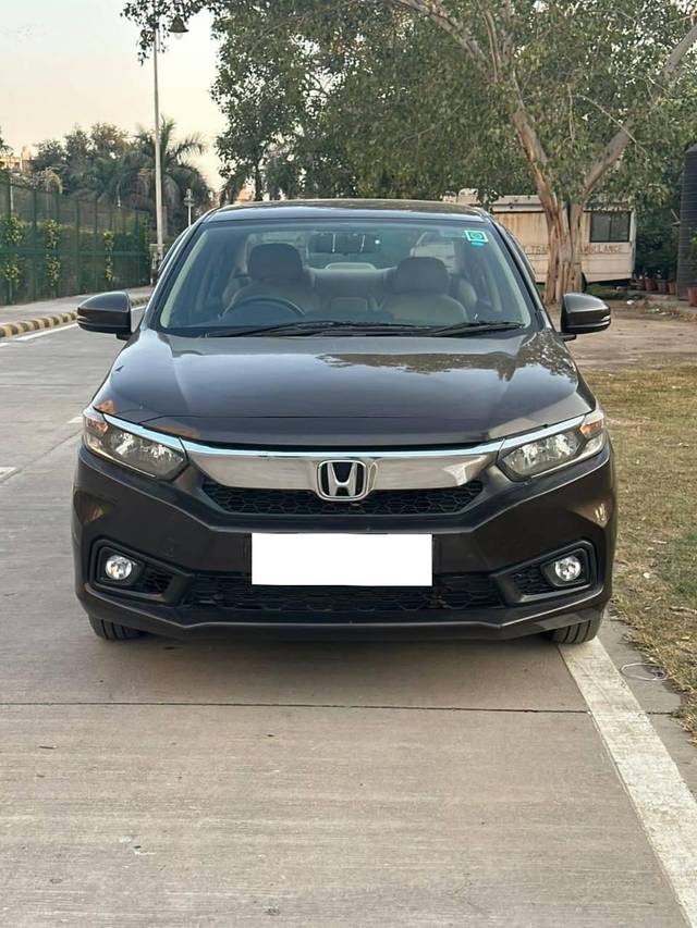 https://images10.gaadi.com/usedcar_image/4260820/original/processed_f686f9db6b65e2e1c95c6cee02df06cd.jpg?imwidth=6400