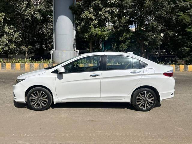 https://images10.gaadi.com/usedcar_image/4260884/original/processed_c2a5a450846d0dd8ceaea915d7891aab.jpg?imwidth=6402