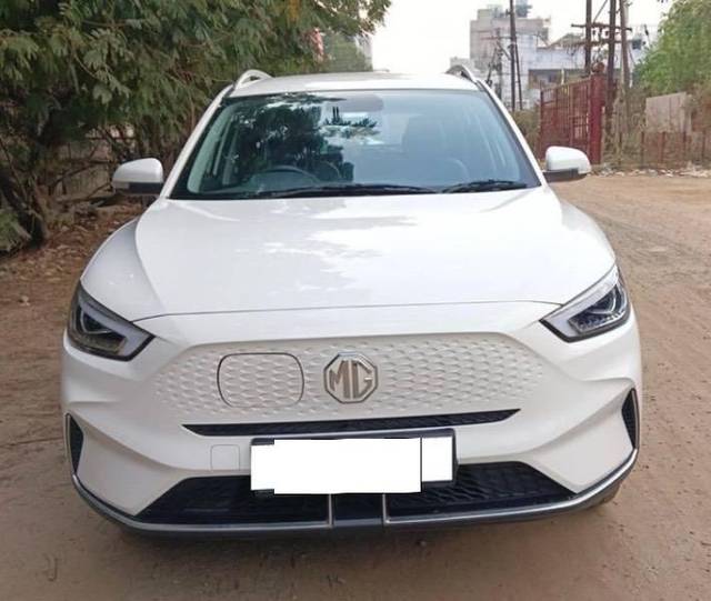 https://images10.gaadi.com/usedcar_image/4260976/original/processed_2ac0a508-5d3f-44b1-9359-b2ce00bc9a5f.jpg?imwidth=6400