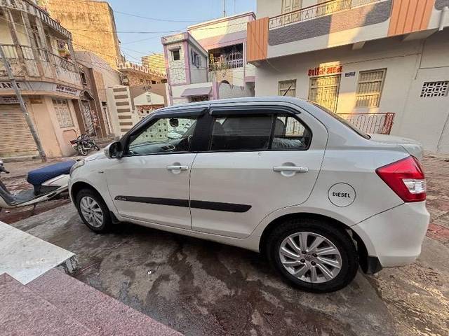 https://images10.gaadi.com/usedcar_image/4261018/original/processed_569e1800-1dbc-4be2-82a0-dfe6e18f3f9e.jpg?imwidth=6402