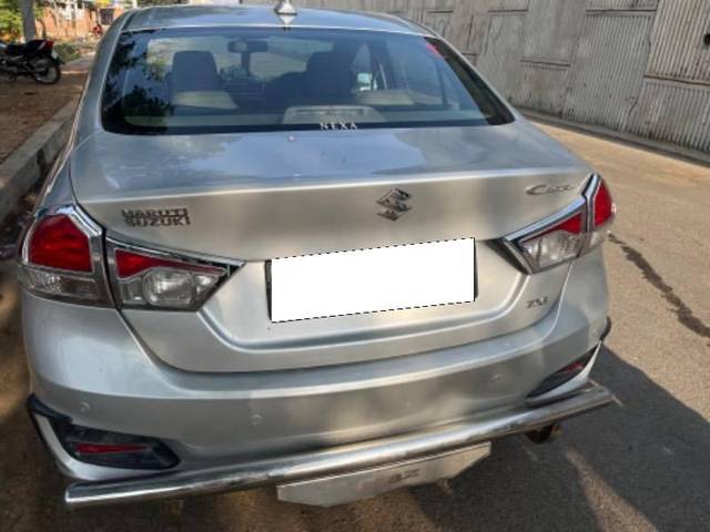 https://images10.gaadi.com/usedcar_image/4261087/original/processed_b6ad504b-e0a3-43fc-bc20-2265ba72a788.jpeg?imwidth=6401