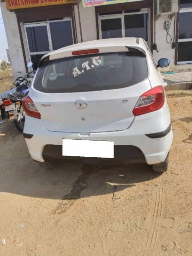 https://images10.gaadi.com/usedcar_image/4261157/original/processed_a45db3e5-ba61-4eaf-b0d1-c03b37f86984.jpg?imwidth=6401