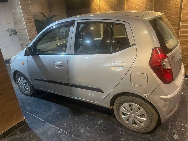 https://images10.gaadi.com/usedcar_image/4261161/original/612e87d8f5055cc9860554c5172ea677.jpg?imwidth=6402