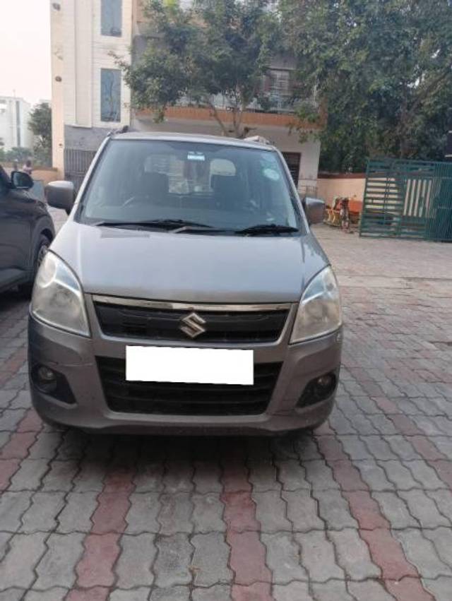 https://images10.gaadi.com/usedcar_image/4261228/original/processed_b8e9698c-682d-4f5d-a8d4-9782d46e4982.jpeg?imwidth=6402