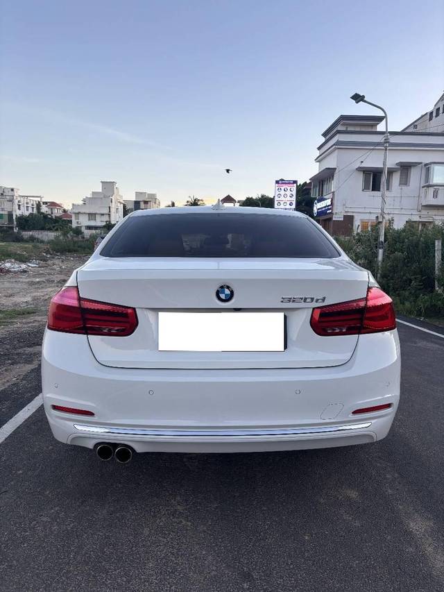 https://images10.gaadi.com/usedcar_image/4261302/original/processed_2efe4d580a6d699a7f7102b29763dfcd.jpg?imwidth=6401