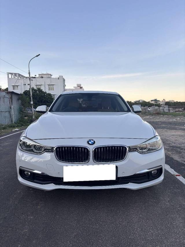 https://images10.gaadi.com/usedcar_image/4261302/original/processed_a0c4e12e24fb7783e176688f564701e5.jpg?imwidth=6400