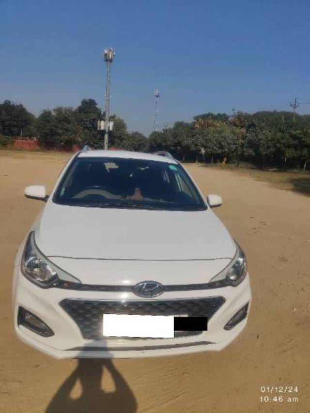 https://images10.gaadi.com/usedcar_image/4261324/original/processed_b974520b-97ff-48f1-9518-a9c2ee202d10.jpg?imwidth=6400