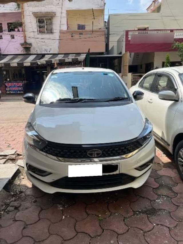 https://images10.gaadi.com/usedcar_image/4261325/original/processed_8ac08778-45e4-41ec-8135-af6b12b66353.jpg?imwidth=6402