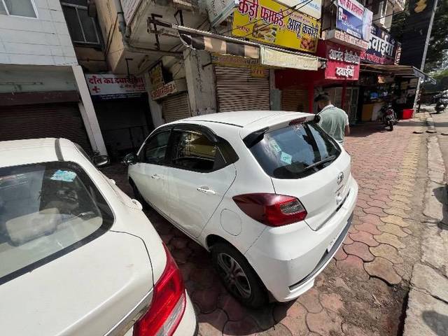 https://images10.gaadi.com/usedcar_image/4261325/original/processed_a7485d08-acc9-48f7-b8f8-0f020fbb2b5e.jpg?imwidth=6401