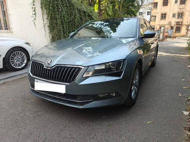 https://images10.gaadi.com/usedcar_image/4261444/original/processed_d5493bf6fc21f014ed2acfcda3ab119b.jpeg?imwidth=6402