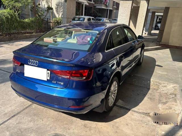 https://images10.gaadi.com/usedcar_image/4261449/original/38c651ee0e4551c0167d1247f7c5a235.jpg?imwidth=6401