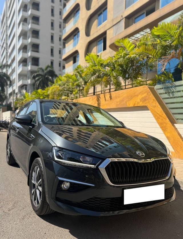 https://images10.gaadi.com/usedcar_image/4261471/original/processed_8e3060fa76e4c446e975fac12587ccf4.jpg?imwidth=6400