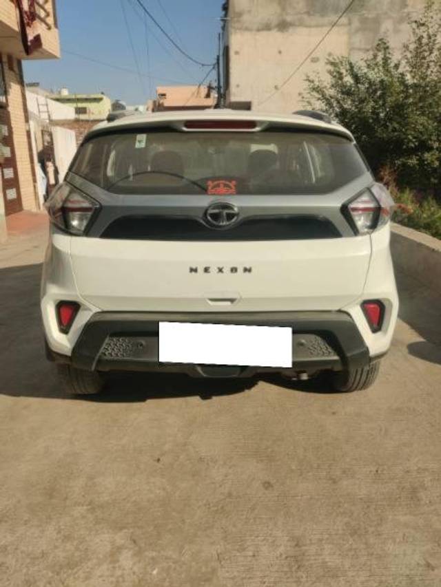 https://images10.gaadi.com/usedcar_image/4261518/original/processed_8f7bb24f-5237-4eb0-a4de-20dab5725032.jpg?imwidth=6400