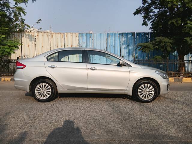 https://images10.gaadi.com/usedcar_image/4261587/original/5a41a20dd31fdaf3b9fbc6ba9fc82650.jpg?imwidth=6401