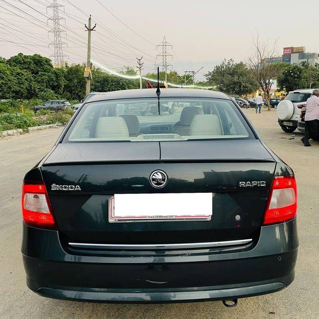 https://images10.gaadi.com/usedcar_image/4261645/original/processed_97268b246fd1a49079466405d31ceb11.jpg?imwidth=6402