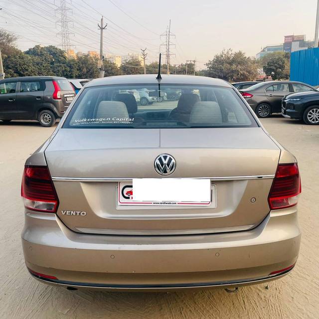 https://images10.gaadi.com/usedcar_image/4261648/original/processed_887b5c1b827737ad643e824e2f8343a1.jpg?imwidth=6401