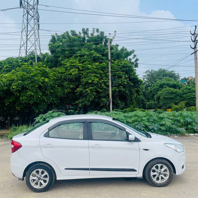 https://images10.gaadi.com/usedcar_image/4261659/original/95f52d9a43b0f9aa8b76b4db289e4229.jpg?imwidth=6401