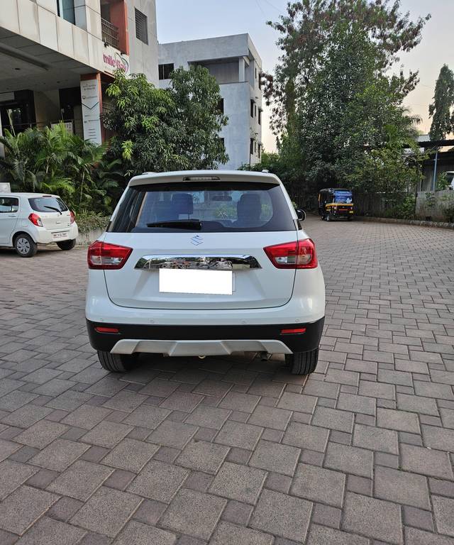 https://images10.gaadi.com/usedcar_image/4261704/original/processed_1afe741024a0d026fcebf5efdba407b8.jpg?imwidth=6402