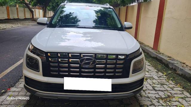 https://images10.gaadi.com/usedcar_image/4261789/original/processed_bec797d9532135543a51dd6b2a2caa61.jpg?imwidth=6402