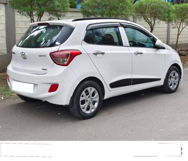 https://images10.gaadi.com/usedcar_image/4261792/original/processed_a7226ef0cebce15f04e3c58e1c3db210.jpg?imwidth=6401