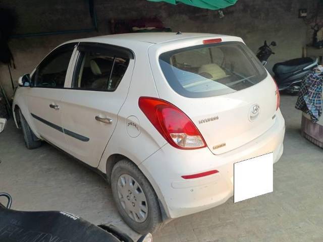 https://images10.gaadi.com/usedcar_image/4261836/original/processed_829a54b2-772d-45cc-84ea-28d02be554c6.jpg?imwidth=6400