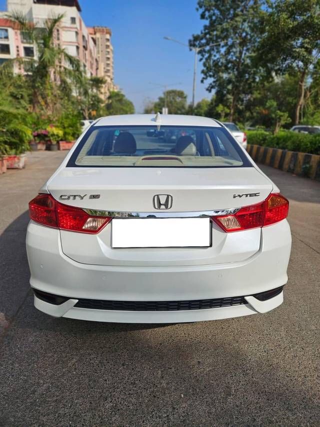 https://images10.gaadi.com/usedcar_image/4261841/original/processed_6015c737c1373a5a092bbedd12929b41.jpg?imwidth=6401