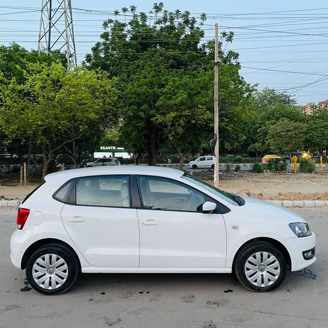 https://images10.gaadi.com/usedcar_image/4261888/original/processed_876d1c5ad62abc27a9c9a3e9c9a0af93.jpg?imwidth=6401