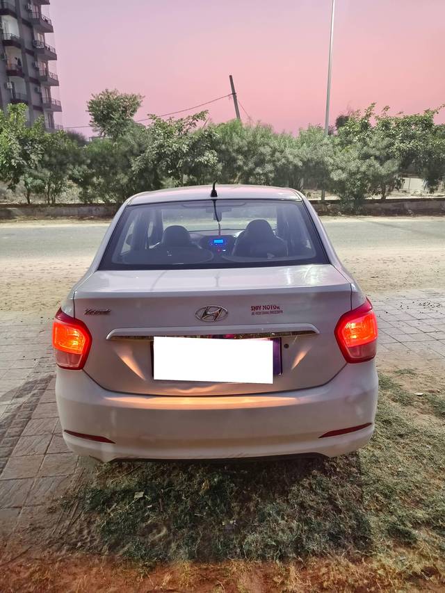 https://images10.gaadi.com/usedcar_image/4261919/original/processed_27f372e91276ac26836c1511f7583d9d.jpg?imwidth=6401