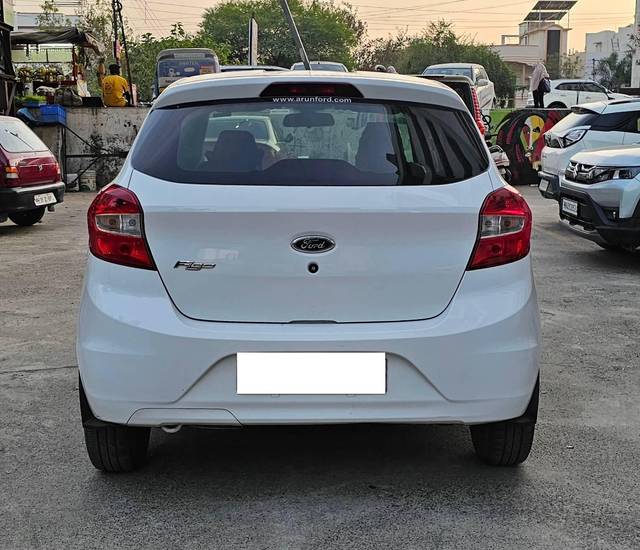 https://images10.gaadi.com/usedcar_image/4261929/original/processed_37ee59c28f259befa6c05066c70e75bf.jpg?imwidth=6401