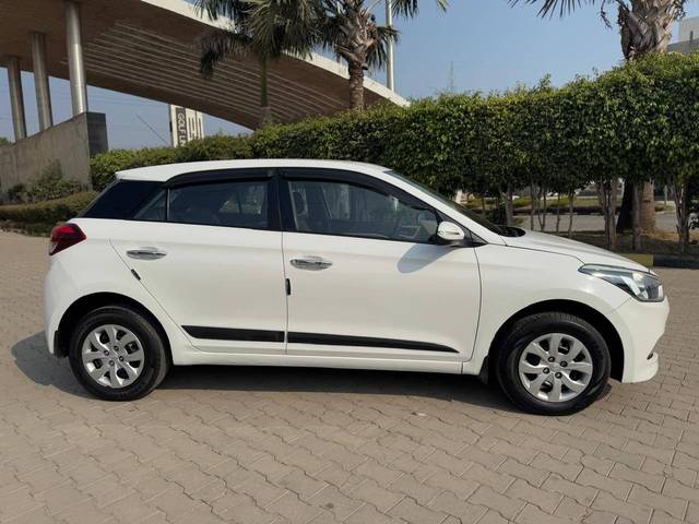 https://images10.gaadi.com/usedcar_image/4261984/original/processed_c1aae230a8ad5459f90c6478c4fd9e77.jpg?imwidth=6401