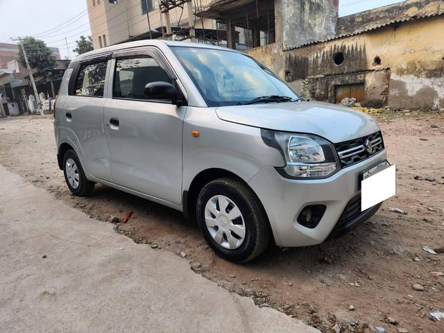 https://images10.gaadi.com/usedcar_image/4262002/original/processed_0b85cb48e95f9c83380de065d797cc16.jpg?imwidth=6401