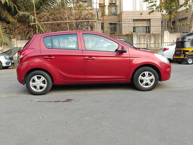 https://images10.gaadi.com/usedcar_image/4262016/original/processed_7beaf38d614f1085079cbc2f27c9ba8a.jpg?imwidth=6401