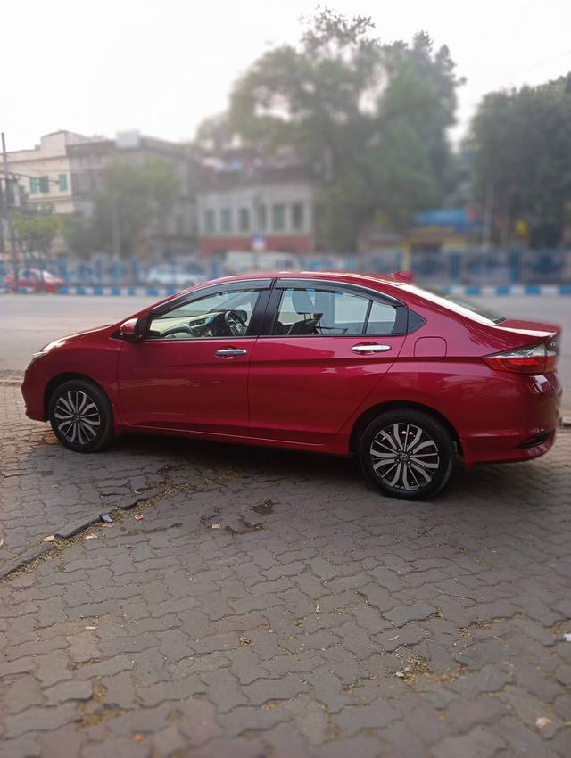 https://images10.gaadi.com/usedcar_image/4262034/original/c6a3d2ab947977335b41363fdd4dcd76.jpg?imwidth=6402