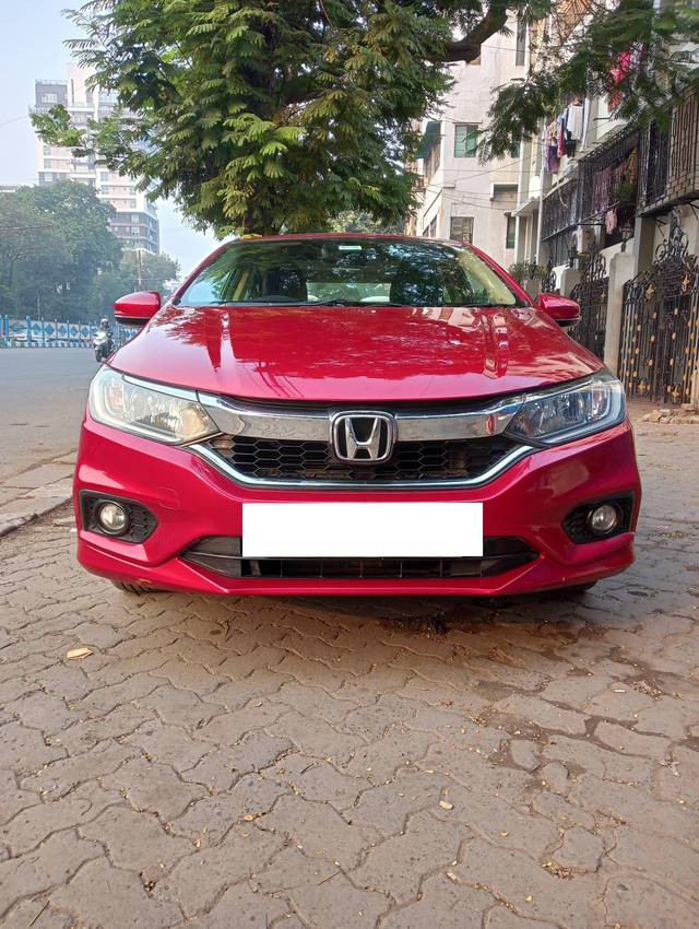 https://images10.gaadi.com/usedcar_image/4262034/original/processed_4d25b7ec7381649b119726cfdd1beeaf.jpg?imwidth=6400