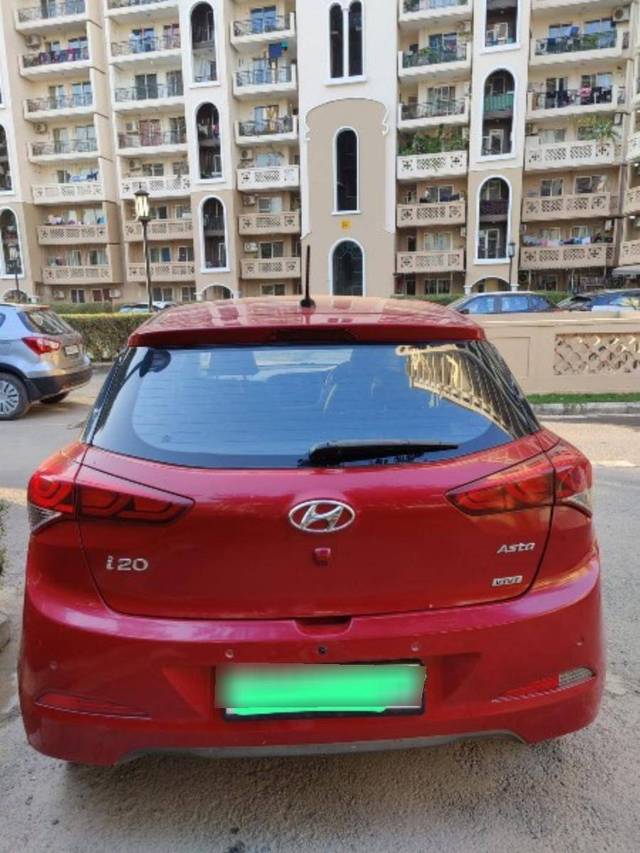 https://images10.gaadi.com/usedcar_image/4262048/original/b683e25bd69f772f8a128cf938f9a0df.jpg?imwidth=6401