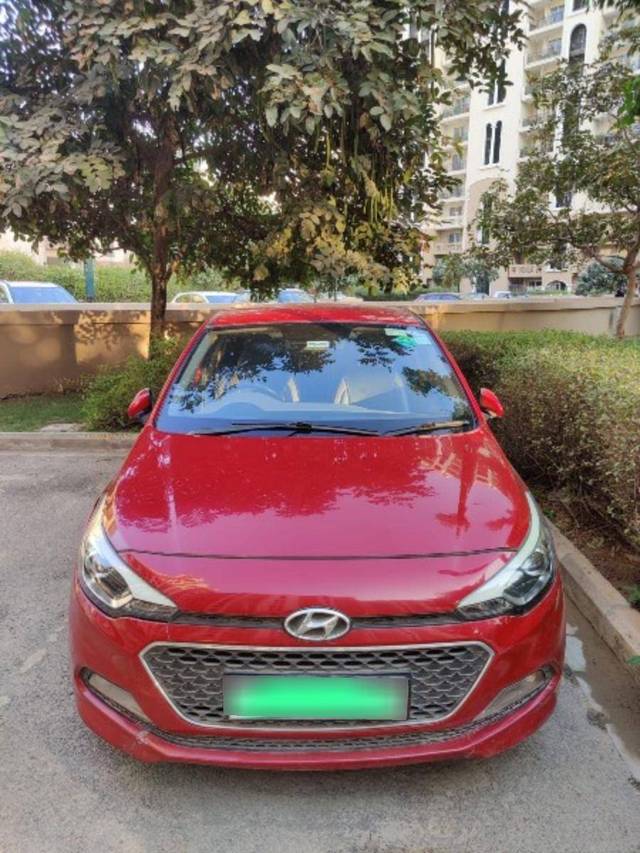 https://images10.gaadi.com/usedcar_image/4262048/original/d8001ddff5694e2e1c5fdf9acd9134a6.jpg?imwidth=6400